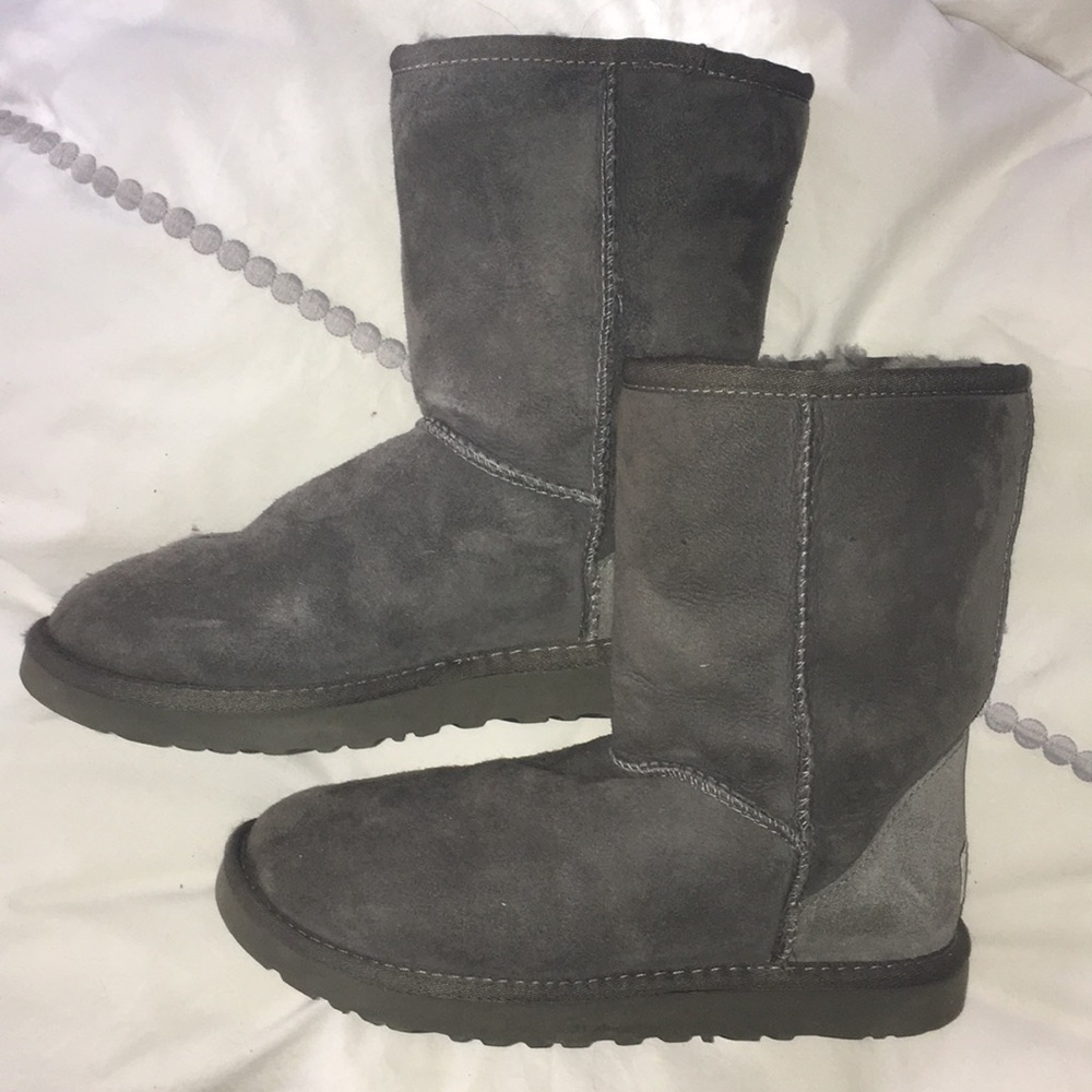 Grey short uggs